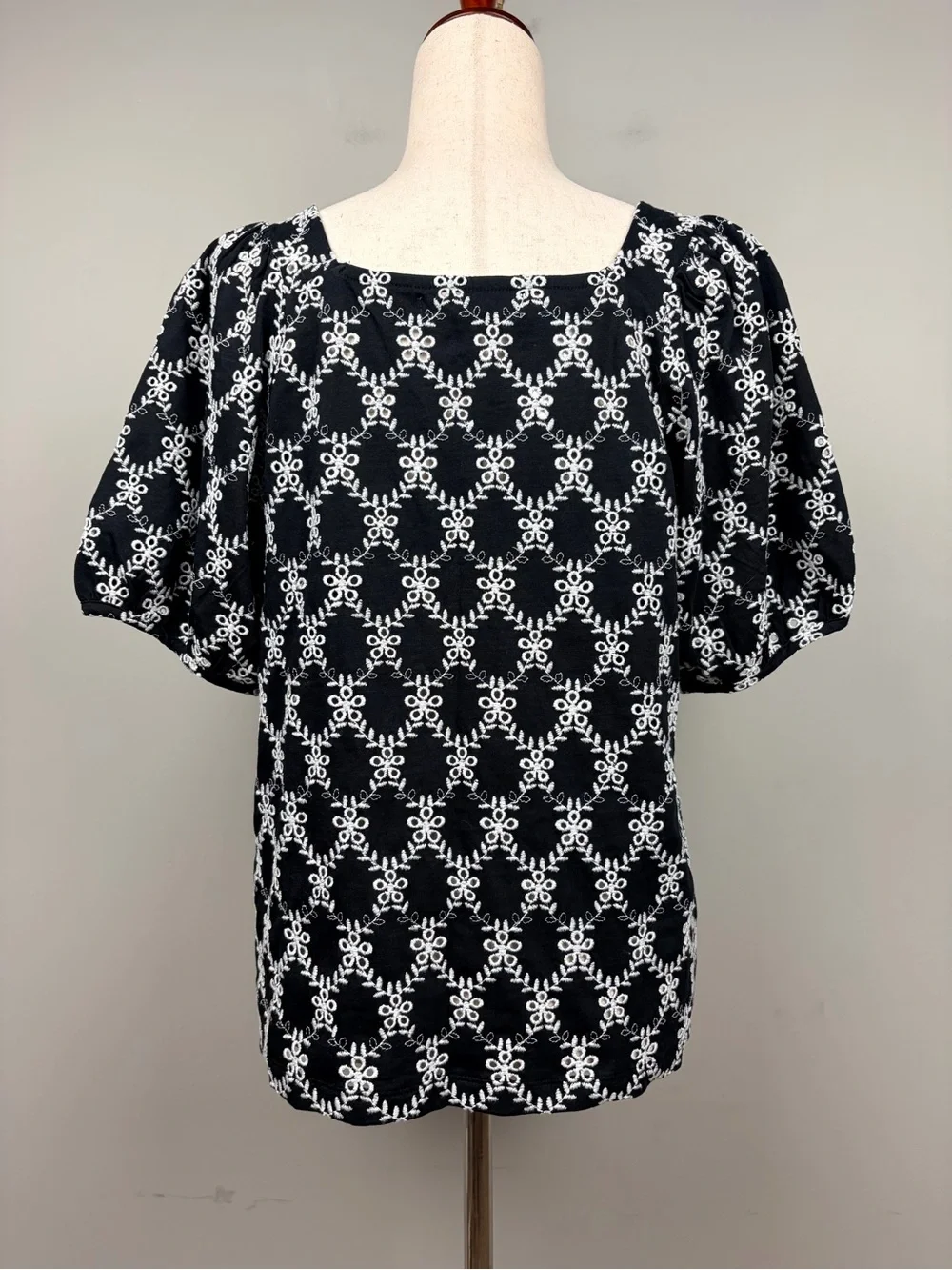 LOFT Black White Embroidered Eyelet Puff Sleeve Top Womens Large NWT Cotton
